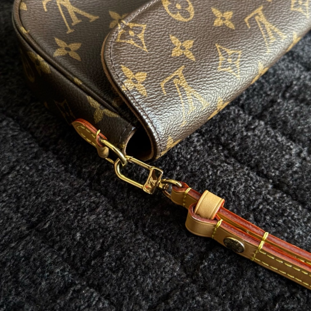 Louis Vuitton Ivy Wallet On Chain - Picture 5 of 10
